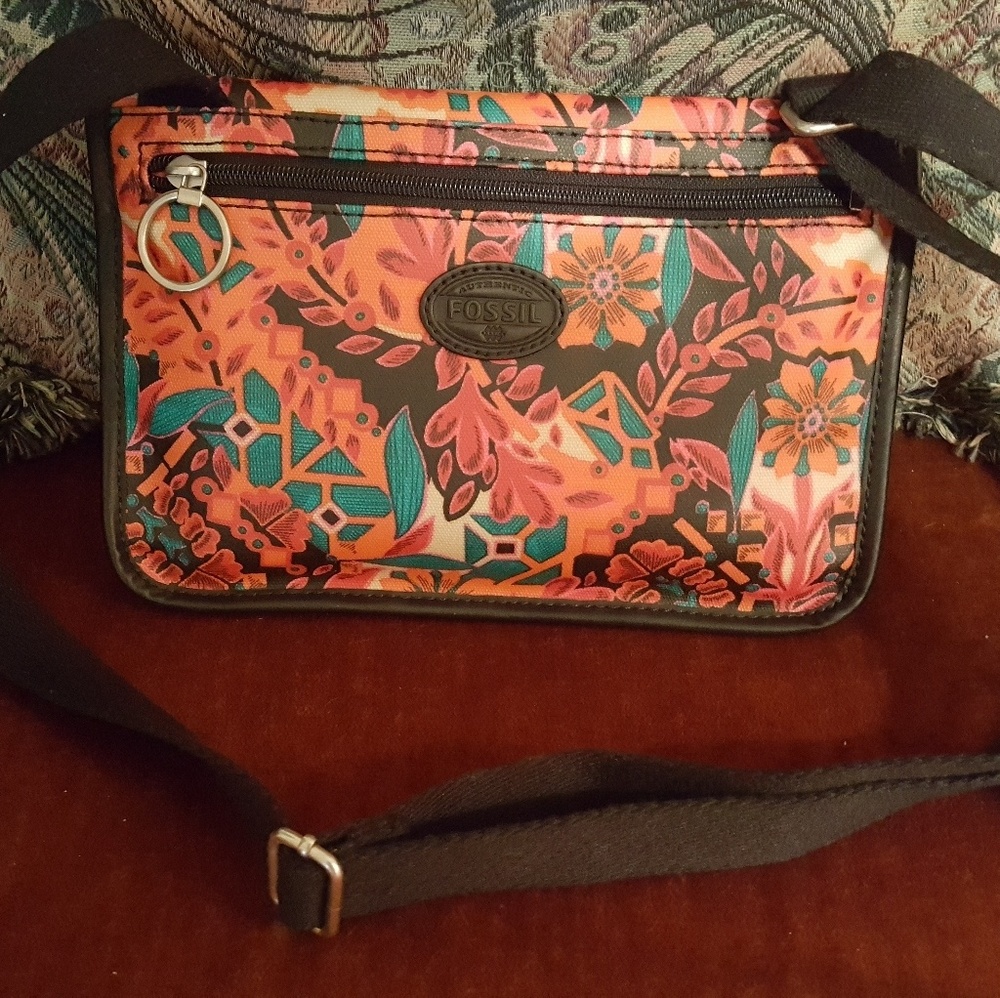 Gently used vintage medium Fossil shoulder bag
